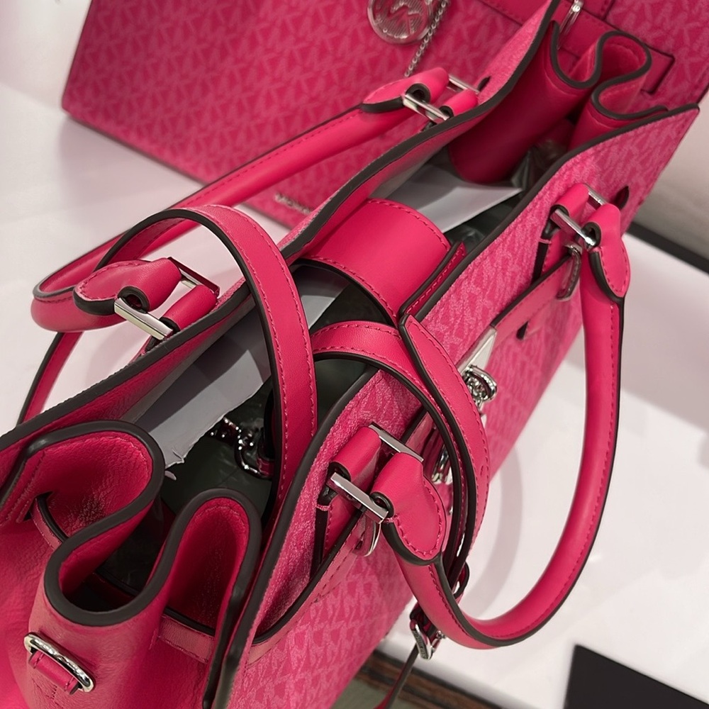 Michael Kors Hamilton Medium Signature Logo Satchel
Dragonfruit
NWT - Picture 12 of 16